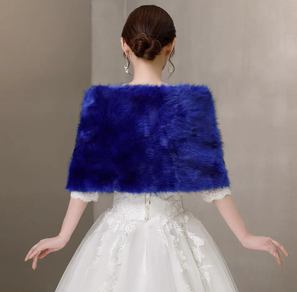 Blue Faux Fur Crystal Brooch W - Stole Wedding Shawl recensie en prijs