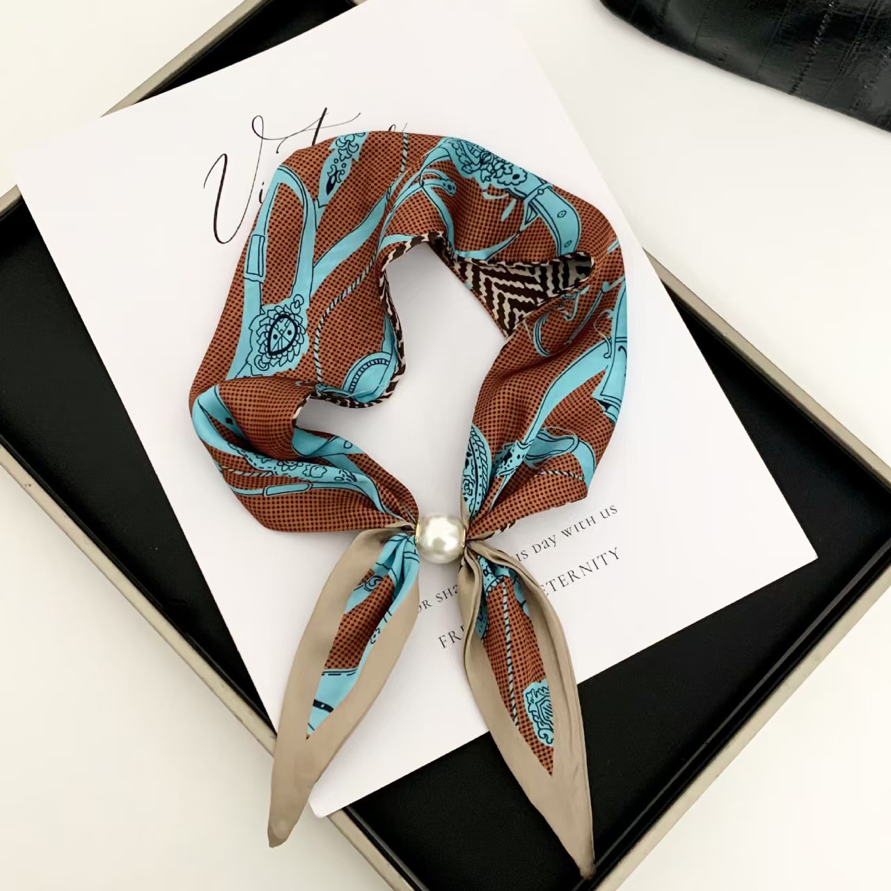 Korean Style Elegant Pearl Mag - Ascot Neck Scarf recensie en prijs