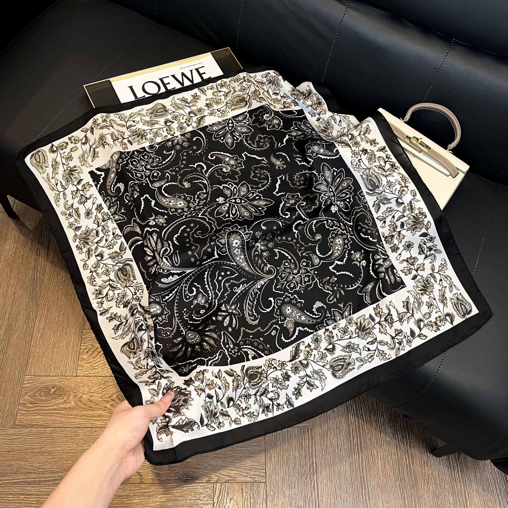 Luxury Square Silk-like Scarf  - Scarf Silk Square recensie en prijs