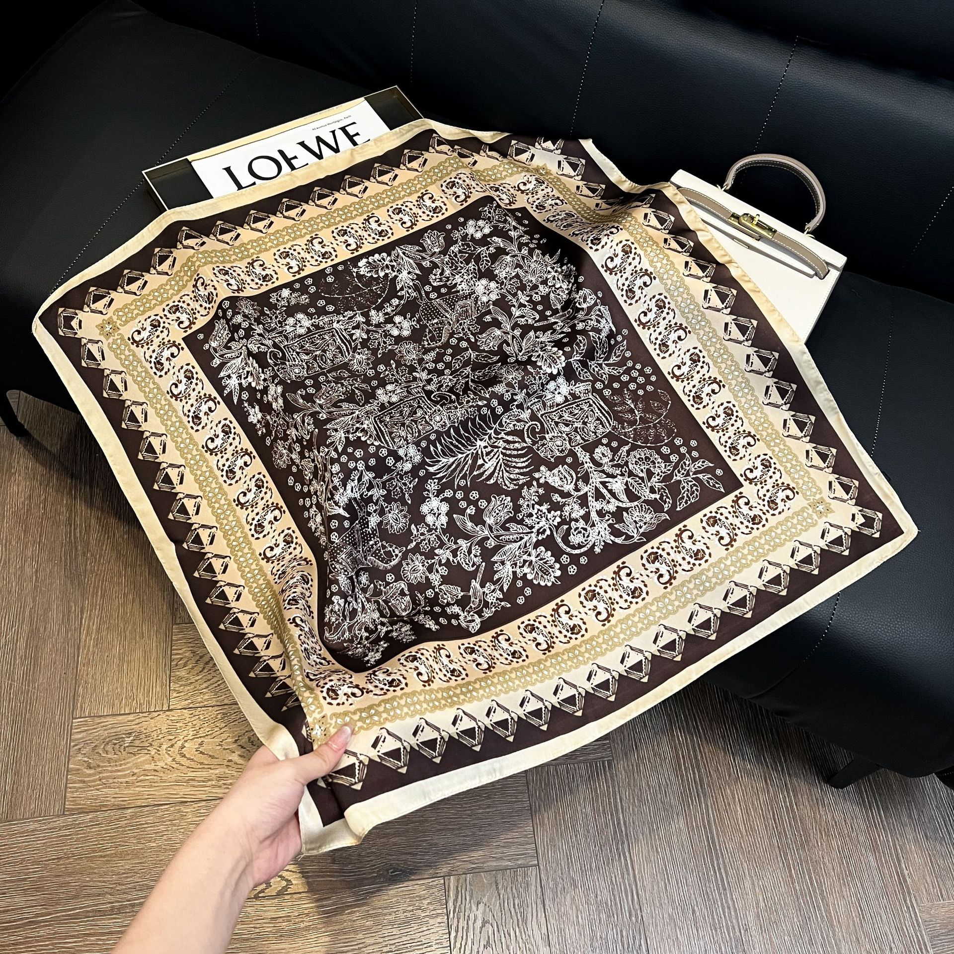 Luxury Square Silk-like Scarf  - Scarf Silk Square recensie en prijs