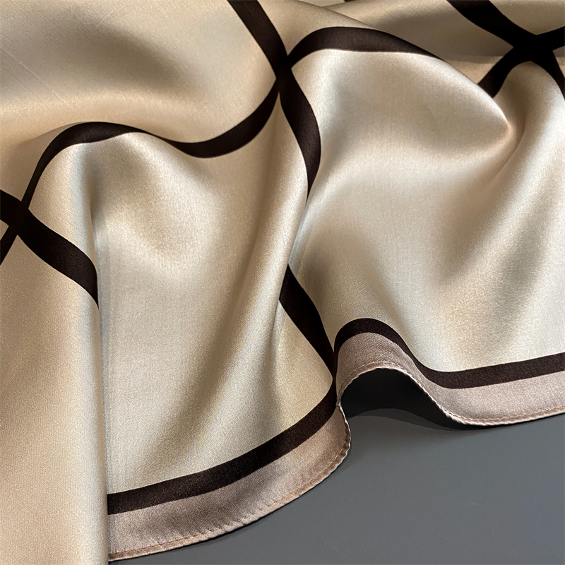 100% Real Silk Scarf New 70CM  - Scarf Silk Square recensie en prijs